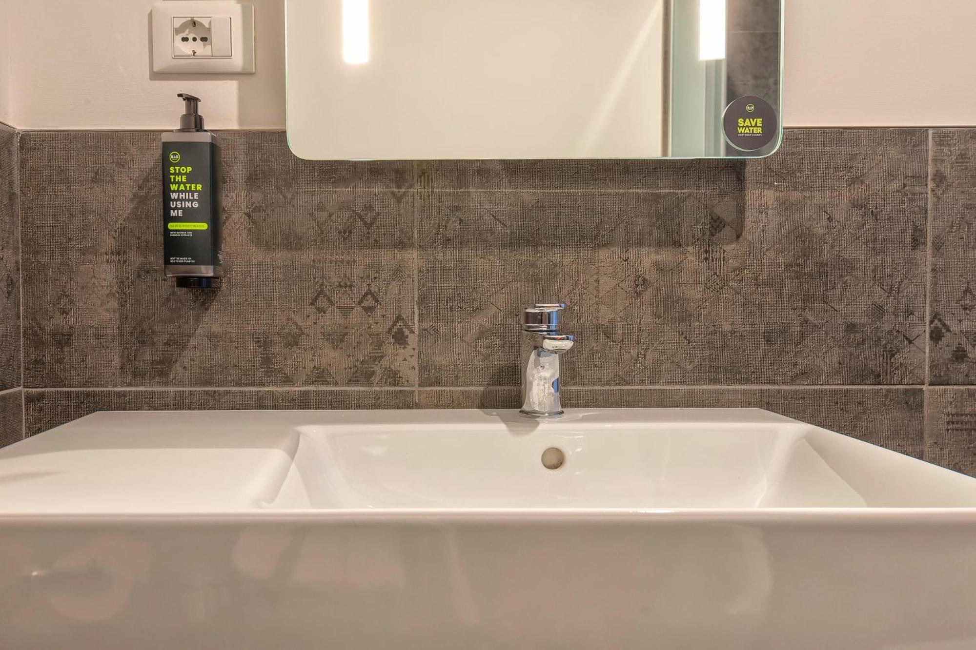 B&B Hotel Сассари Экстерьер фото