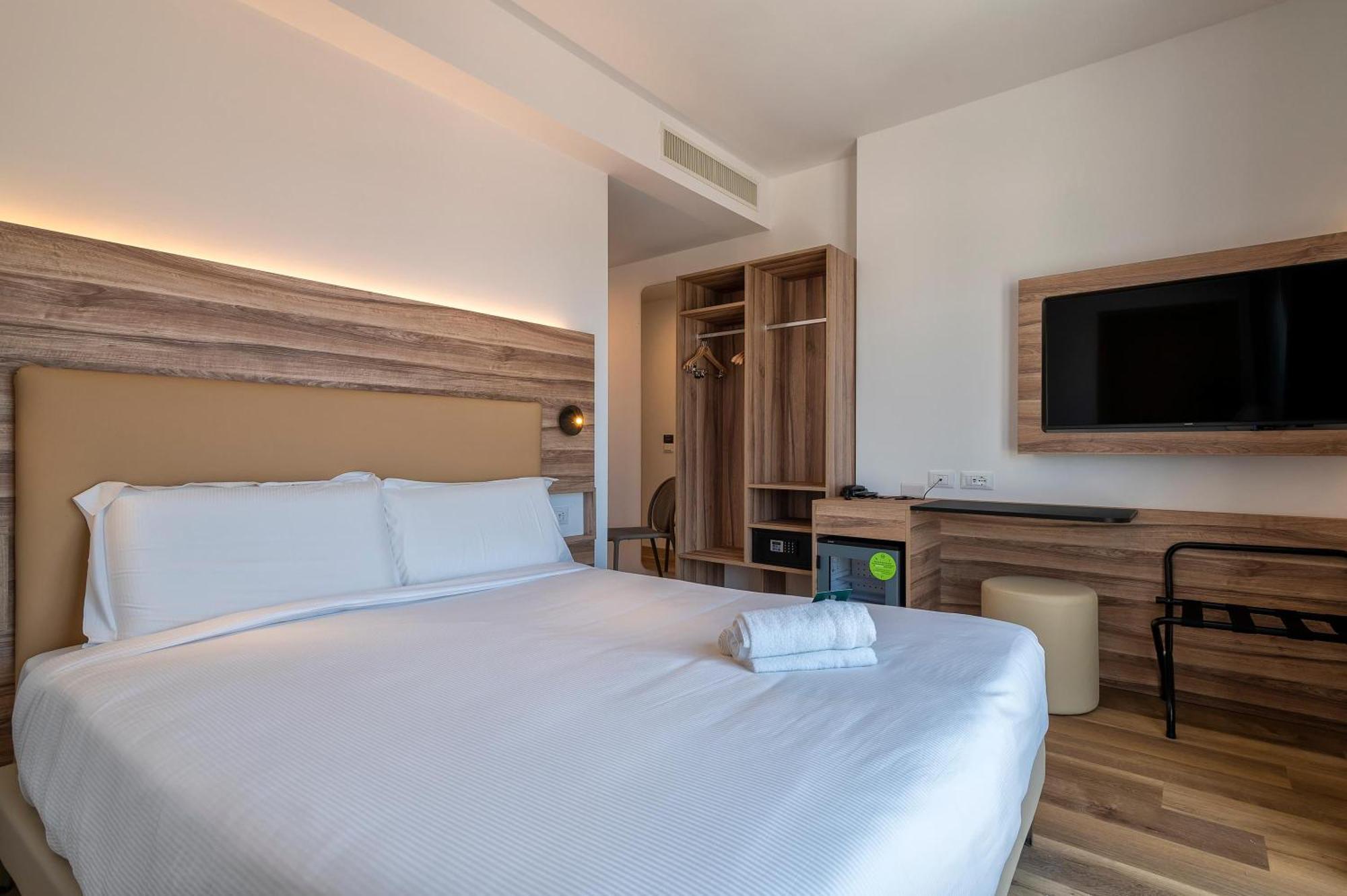 B&B Hotel Сассари Экстерьер фото